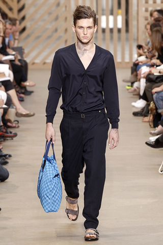 Louis Vuitton / - 2011